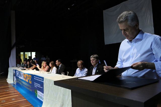 Governador põe em dia entrega de atestados do Pró-DF e lança Incluir MPE