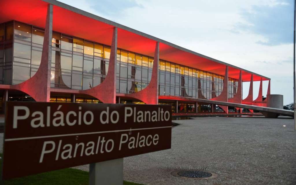 Apadrinhados do PT lamentam perdas dos cargos e desocupam gabinetes