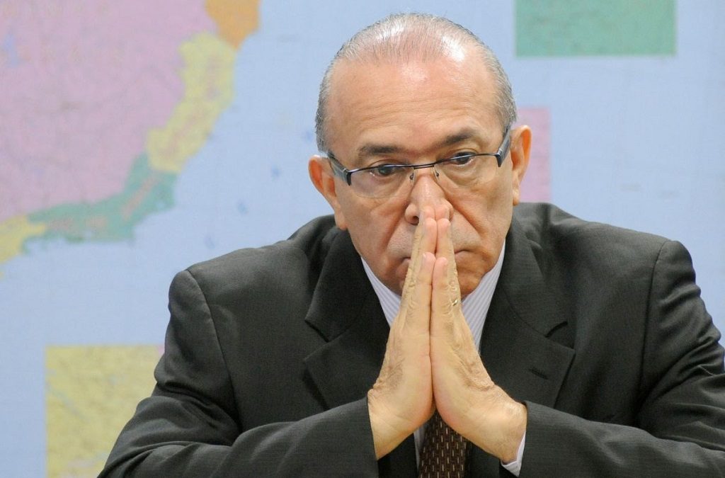 Ministro Eliseu Padilha tem pico de pressão