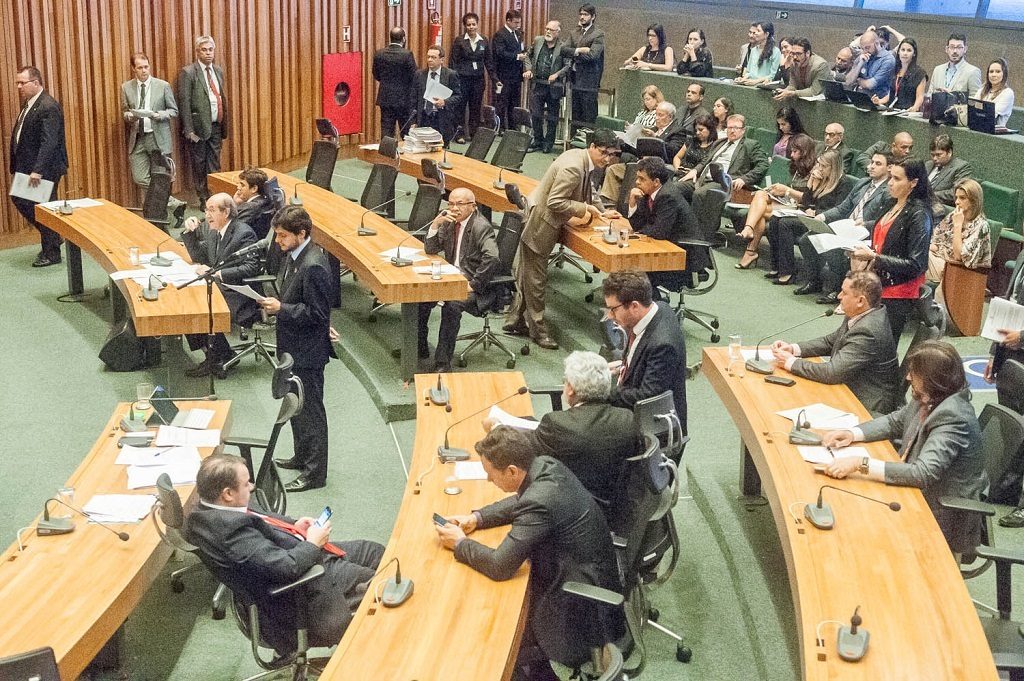 Deputados distritais definem valores do IPTU 2017 e prorrogam IPVA zero