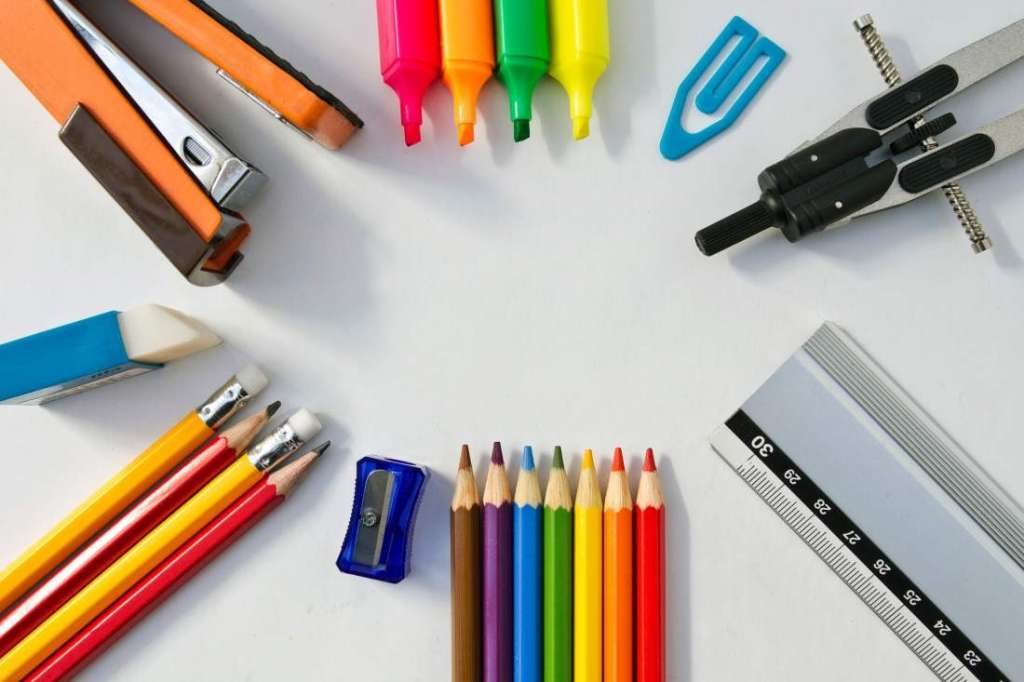Banco de Brasília promove campanha para arrecadação de material escolar