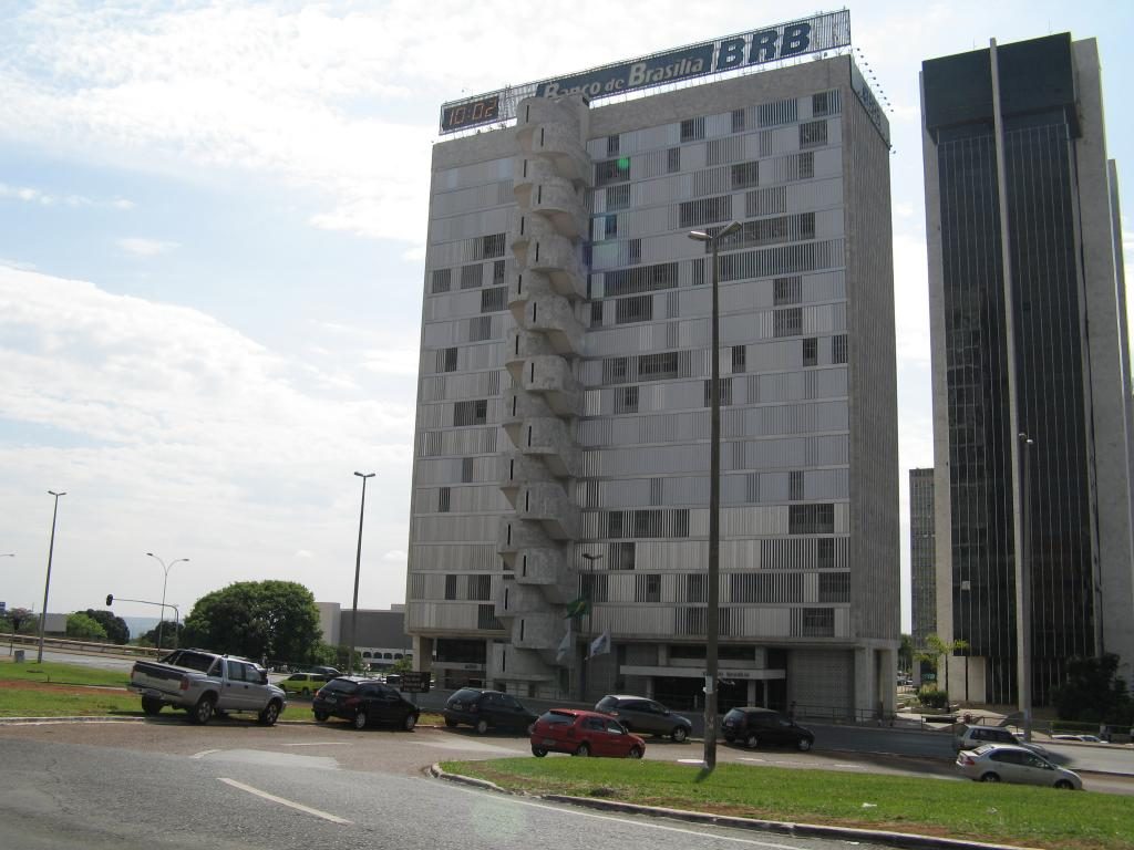 Banco de Brasília publica edital para leilão público de imóveis em março