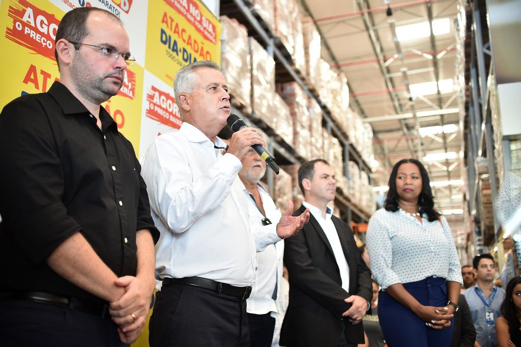 Rollemberg participa de inauguração de loja atacadista no SIA