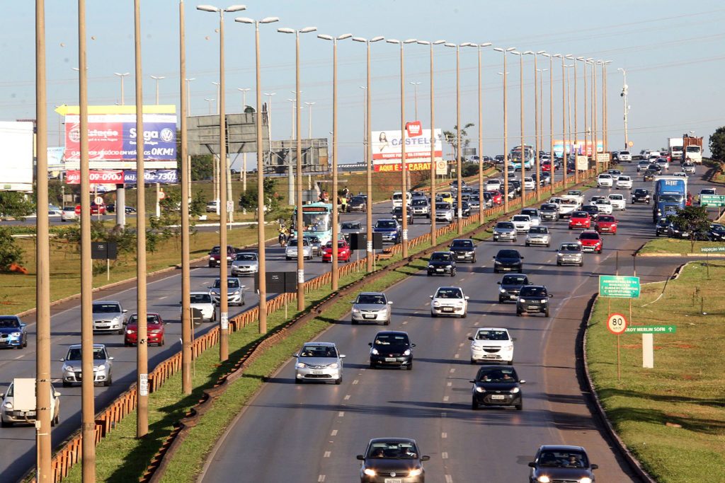 Faixa reversa da Estrutural e do Colorado volta a funcionar na tarde de quarta