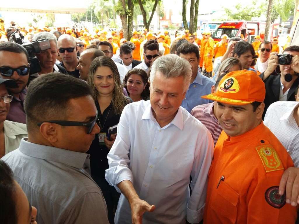 Rollemberg entrega 21 ambulâncias e um drone para o Corpo de Bombeiros
