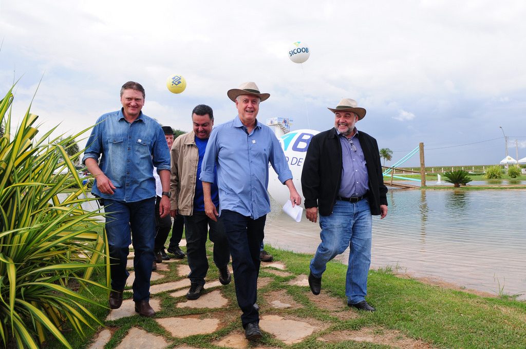 AgroBrasília: Produtores rurais recebem garantia de financiamento