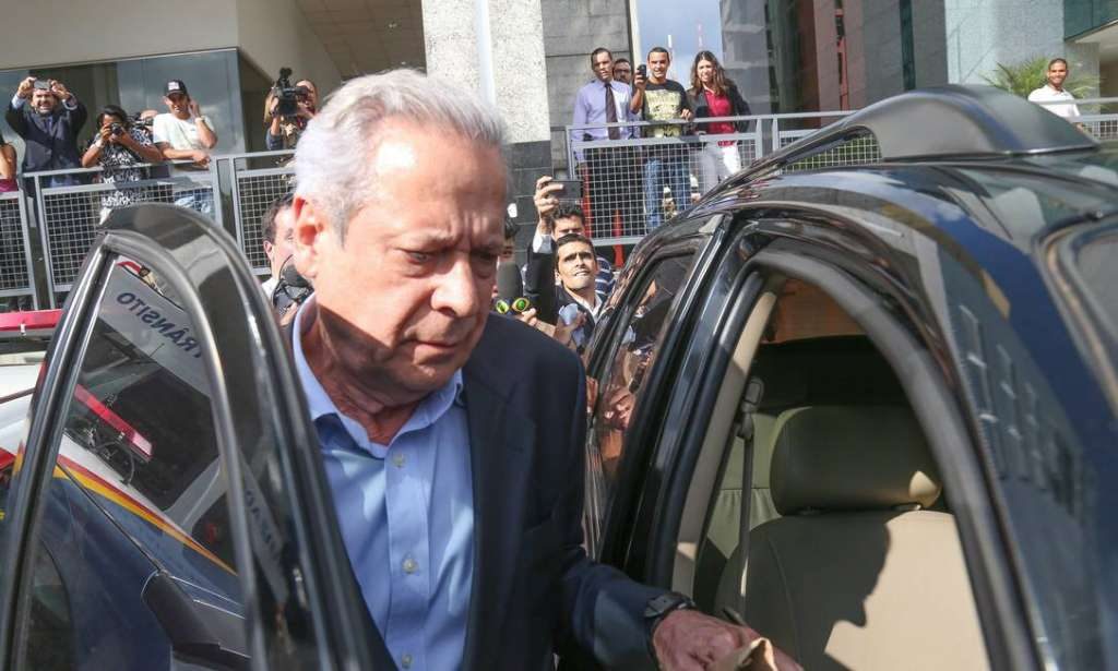Após deixar a prisão, José Dirceu deve fixar residência em Brasília