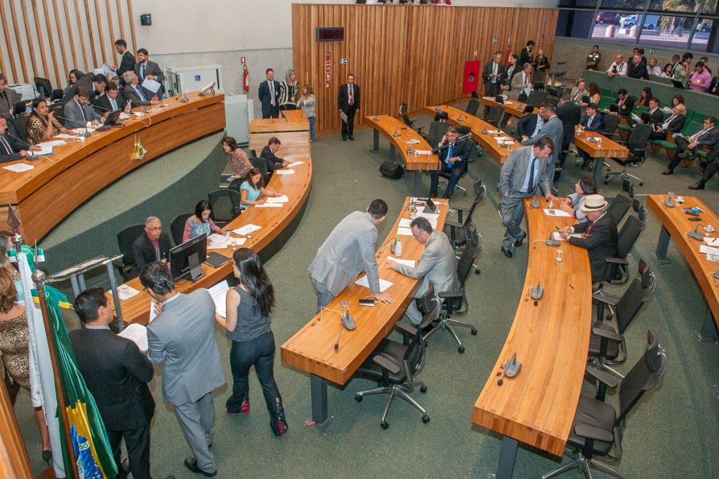 Deputados são contrários à transformação do HBDF em instituto