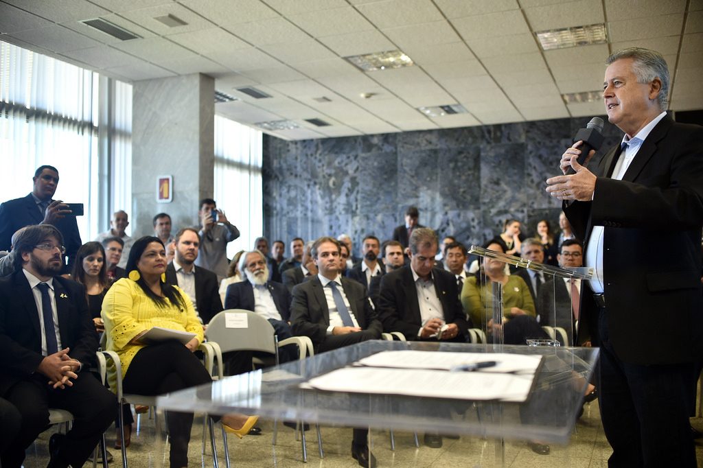 Governador chama discurso de parlamentares de irresponsável e mentiroso