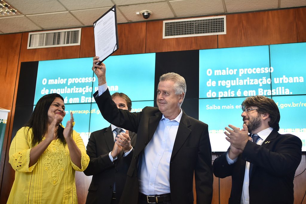 Rollemberg define regras para venda direta de lotes em condomínios