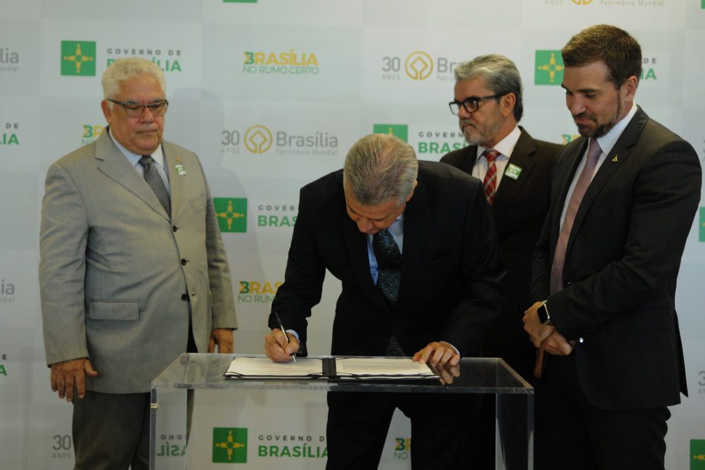 Rollemberg e Fiocruz firmam parceria para melhorar gestão pública no DF