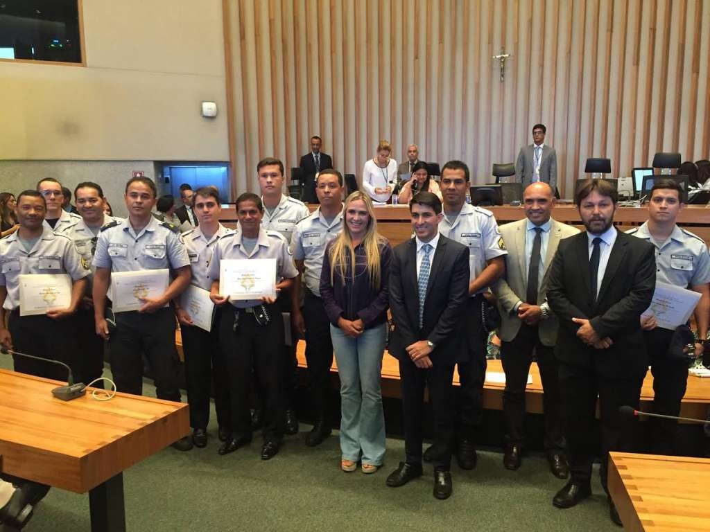 Câmara Legislativa homenageia PMs feridos em protesto na Esplanada