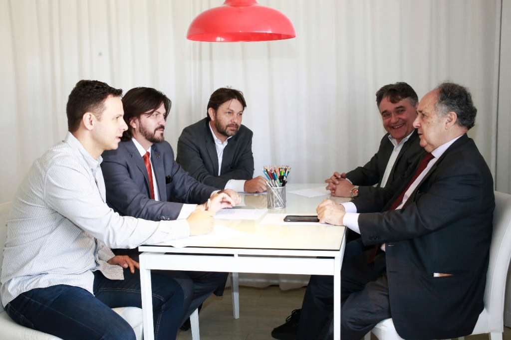 Semelhança ideológica e pauta política comum unem parlamentares