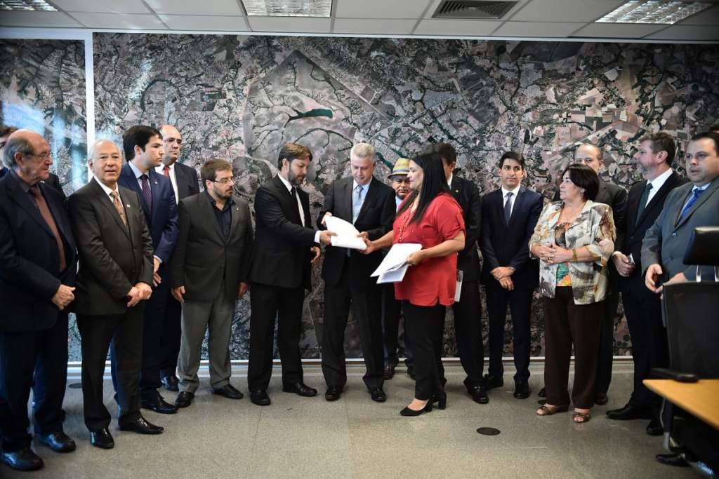 Rollemberg entrega ao Legislativo propostas para organização do território
