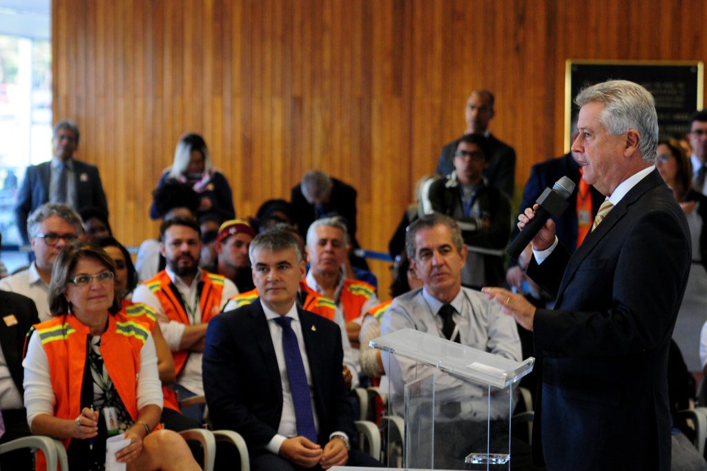 Rollemberg sanciona lei de compensação financeira para catadores