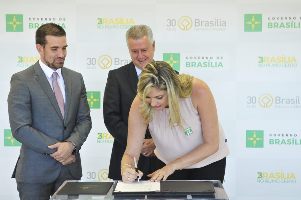 Saúde empossa 195 técnicos de enfermagem para reabrir 58 leitos de UTI