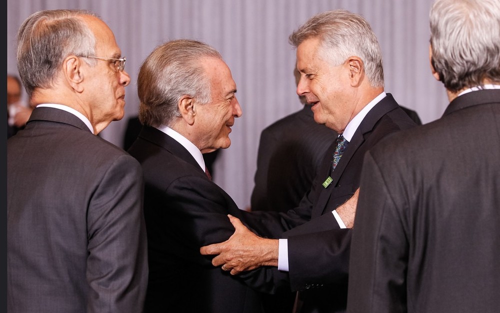 Rollemberg participa de jantar com Temer, governadores e ministros
