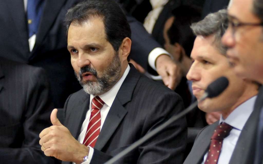 Ex-governador Agnelo Queiroz e advogado são condenados por improbidade