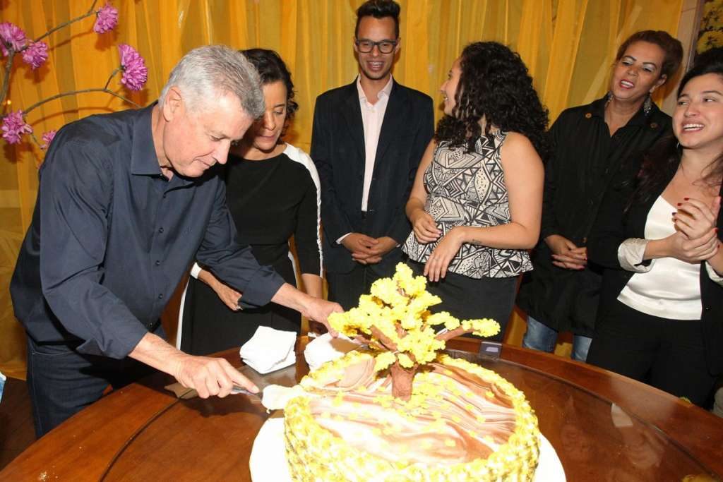 Rollemberg comemora aniversário com lideranças comunitárias em Ceilândia