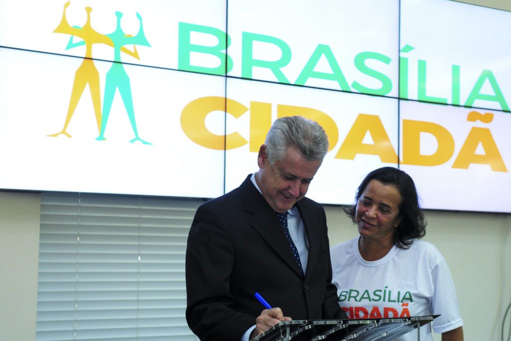 Rollemberg institui o Brasília Cidadã; Portal do Voluntariado é reformulado