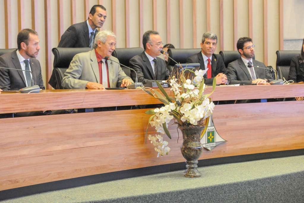 Sessão solene da Câmara Legislativa celebra o Dia do Advogado