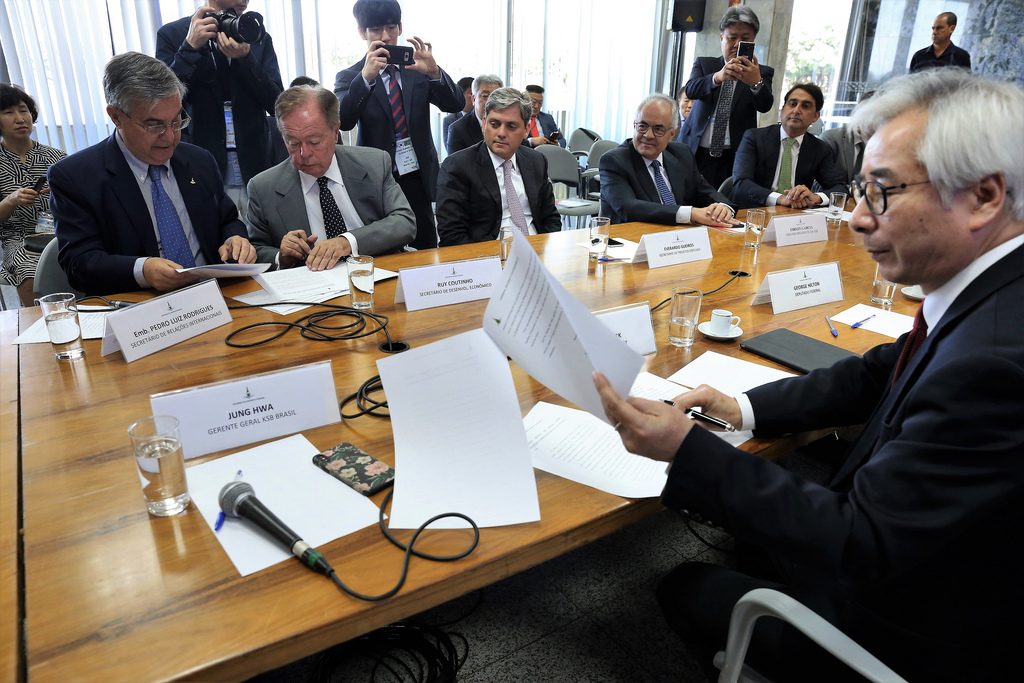 Governo quer atrair empresas estrangeiras para aumentar a oferta de empregos no DF