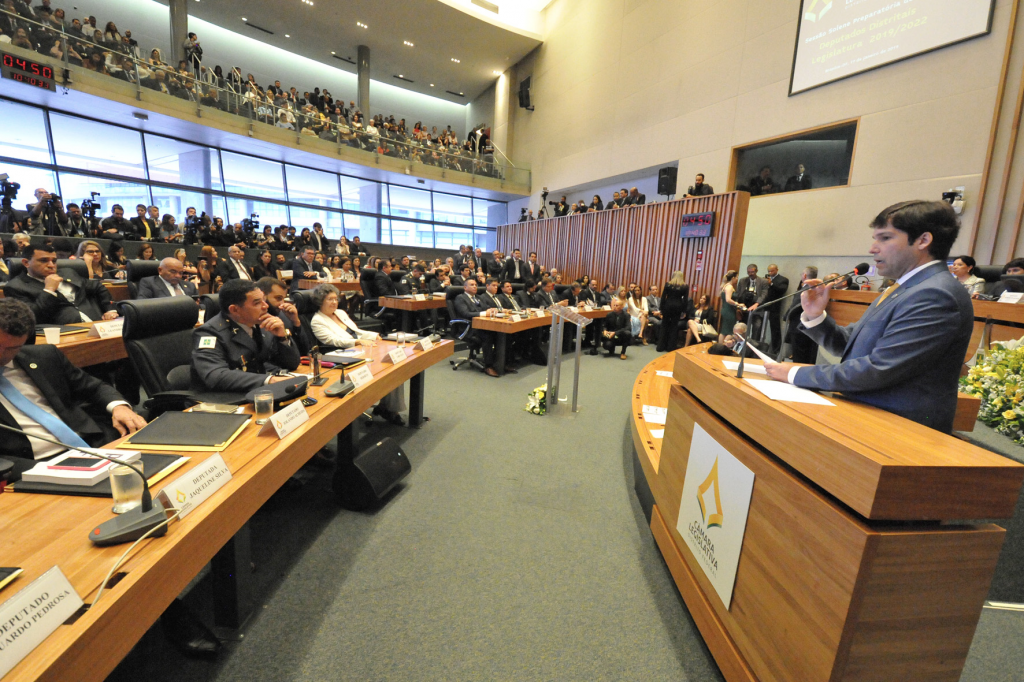 Câmara Legislativa inicia oitava legislatura com posse de deputados