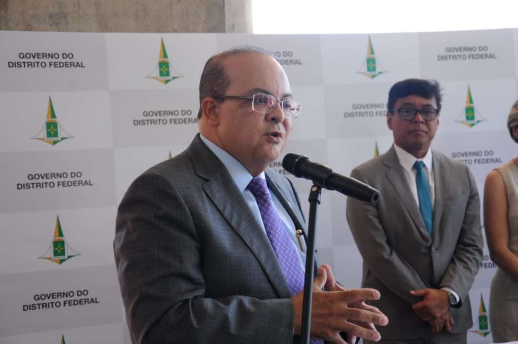 Governador Ibaneis Rocha decreta estado de emergência na saúde