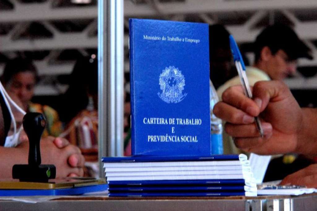 Comércio e serviços impulsionaram crescimento de emprego formal no DF em 2024