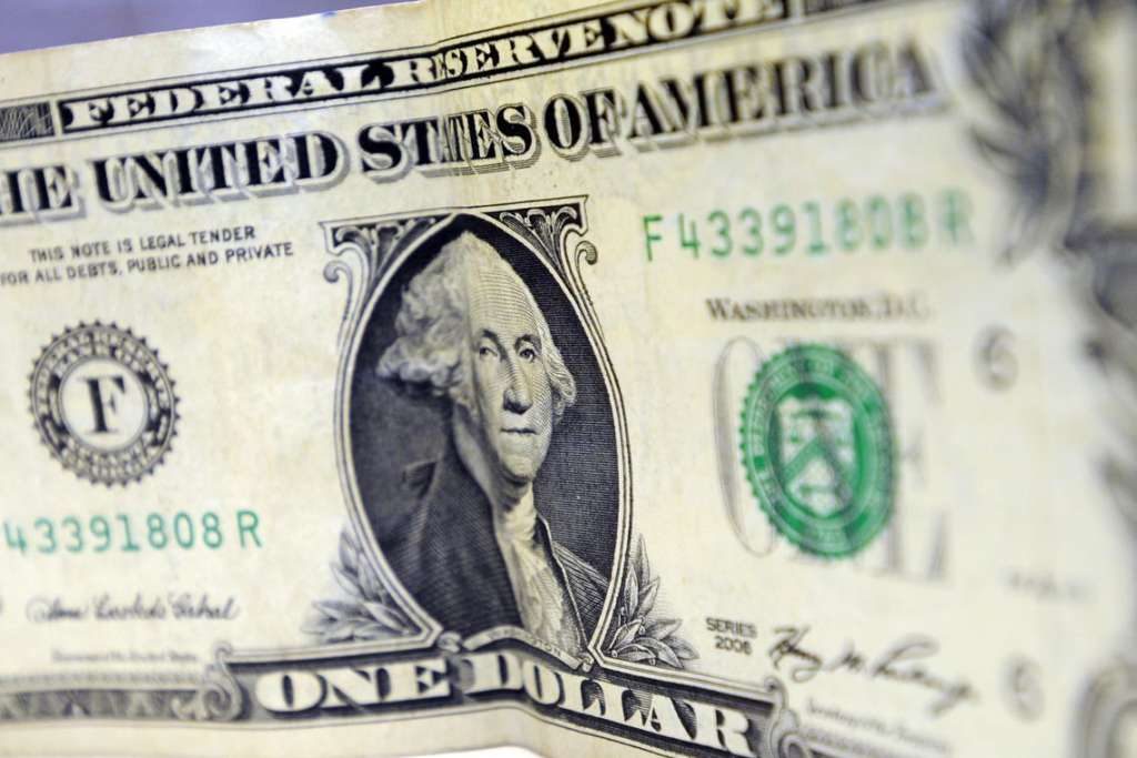 Dólar cai e bolsa bate recorde no primeiro dia do governo Bolsonaro