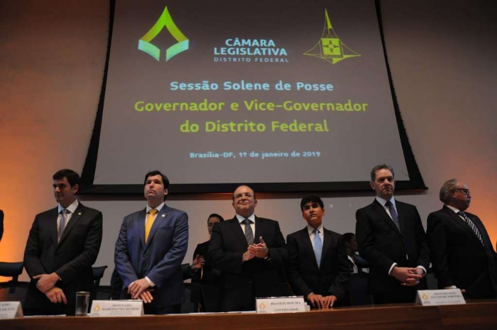 Ibaneis toma posse e diz que prioridade será melhorar saúde e segurança