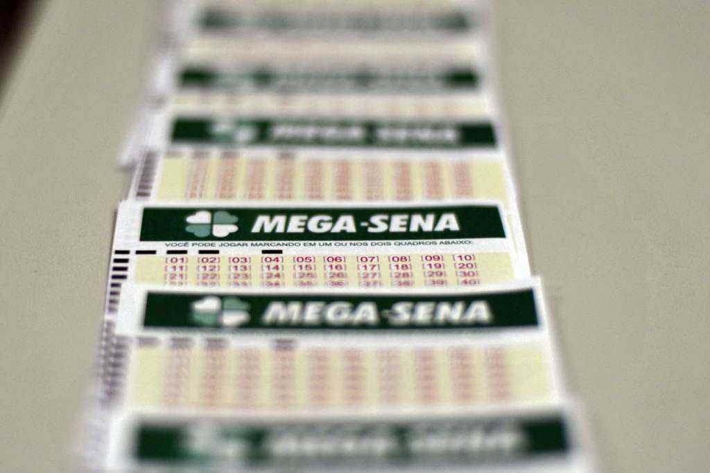 Mega-Sena acumula de novo e pode pagar R$ 38 milhões na quarta-feira
