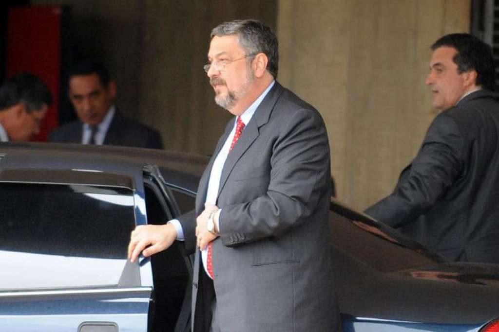 Palocci presta depoimento ao MPF sobre desvios em fundos de pensão