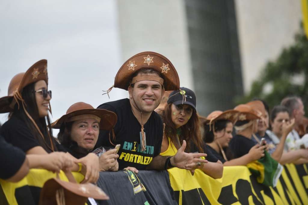 Caravanas de todo o país chegam para a posse presidencial