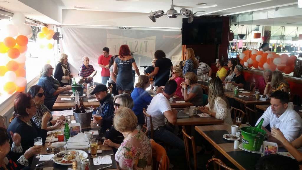 Restaurante Carpe Diem agita o carnaval com banda ao vivo