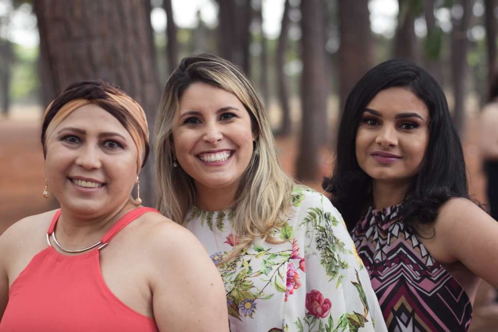 Oncologista traz oficina de beleza para mulheres em tratamento de câncer no DF