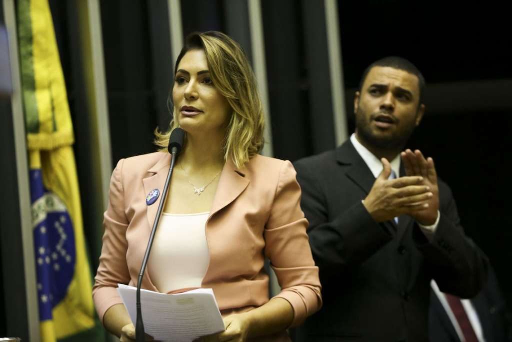 Michelle Bolsonaro pede atenção especial a pacientes com doenças raras