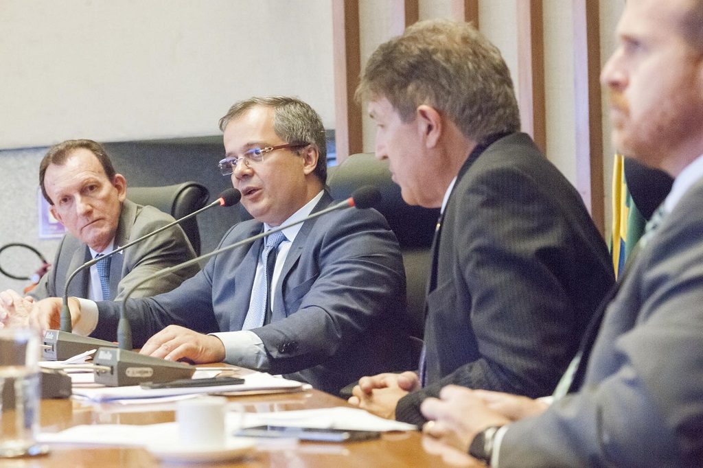 Secretário de Fazenda do DF descarta venda de empresas estatais