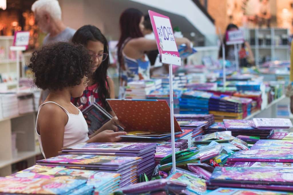 Feira de livros é prorrogada no Pátio Brasil