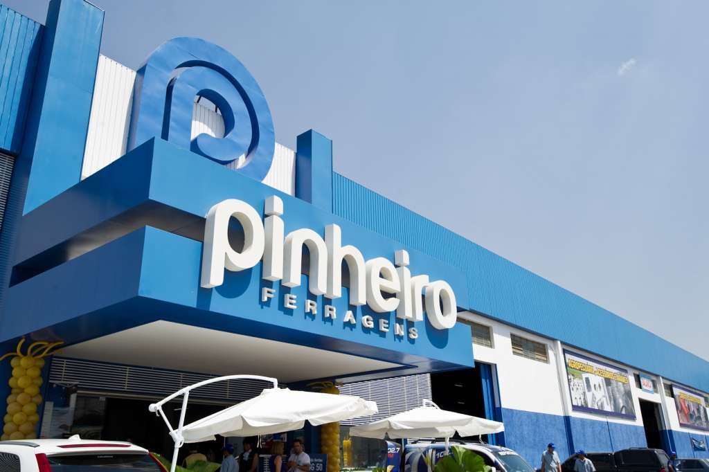 Café da manhã especial em homenagem ao Dia  do Consumidor na Ferragens Pinheiro