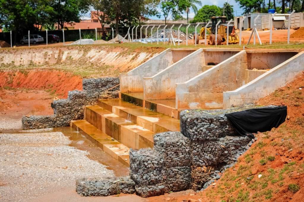 Apesar de transtornos, moradores e comerciantes de Vicente Pires apostam nas obras