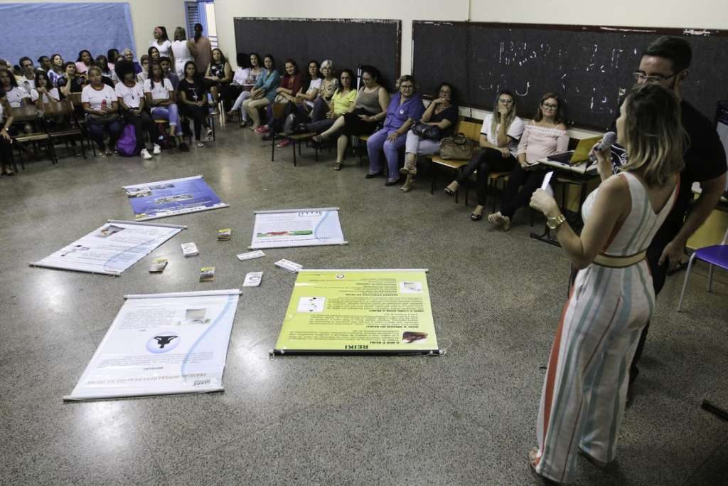 Escola pública no DF atua para prevenir depressão e automutilação