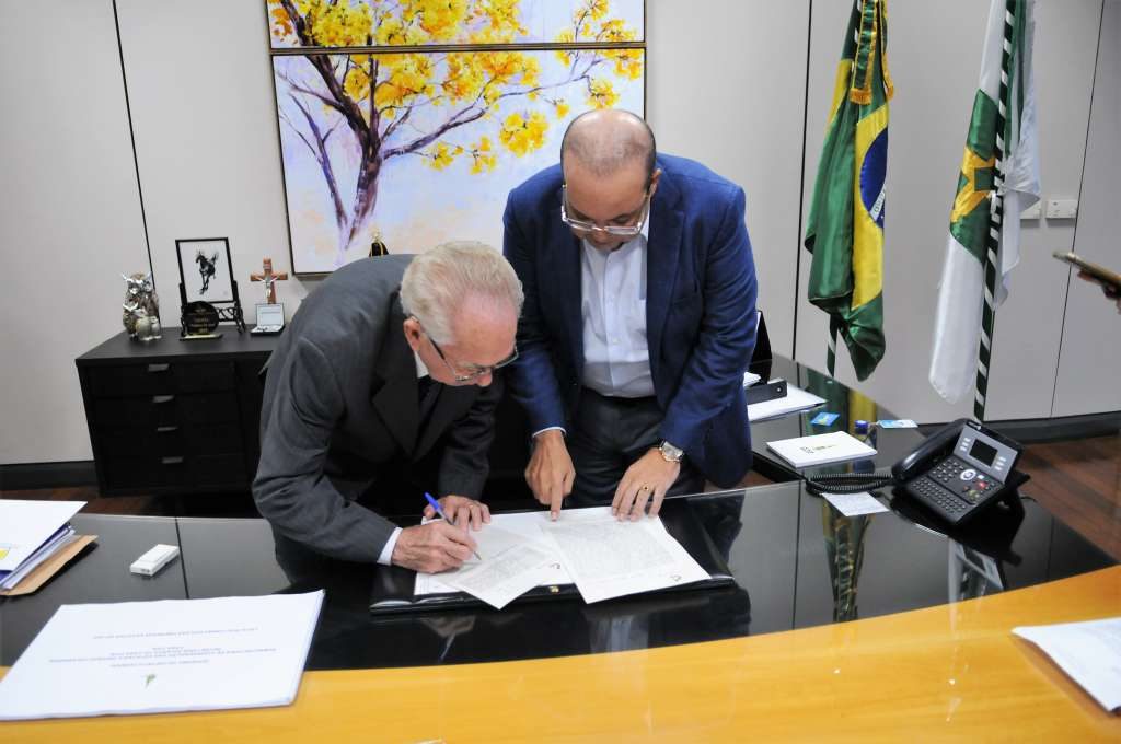 Governador Ibaneis Rocha formaliza doação de todo o salário para Casa do Ceará