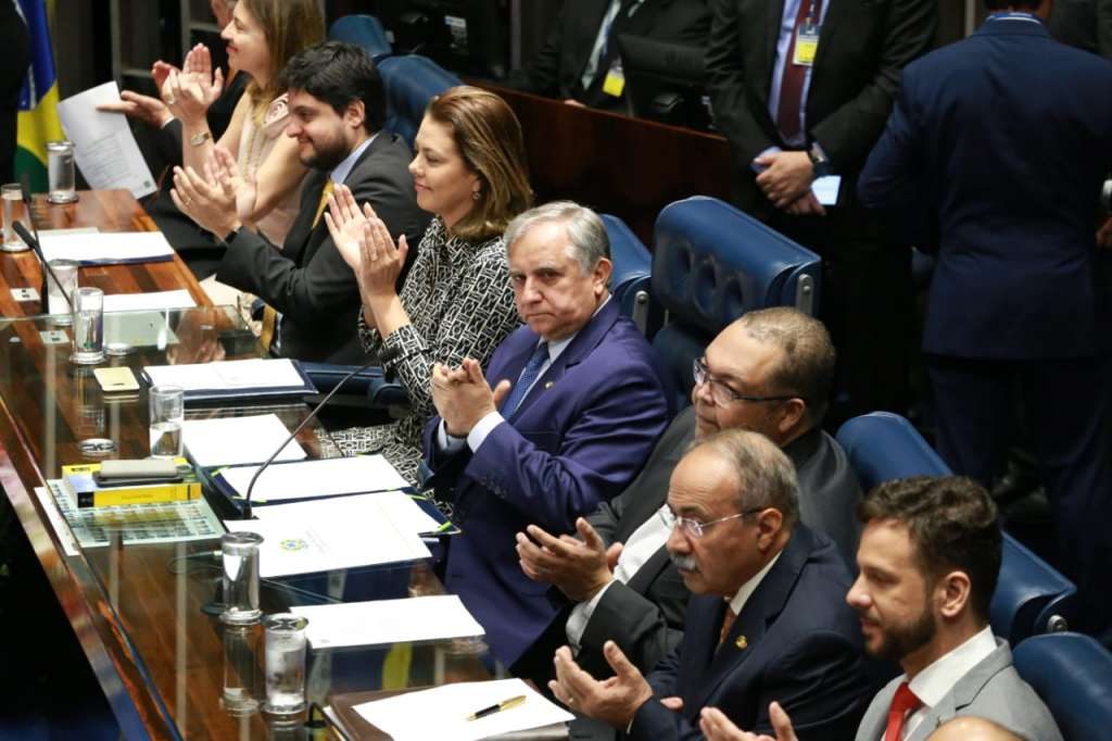 Izalci aponta desafios em sessão solene que comemorou o aniversário de Brasília