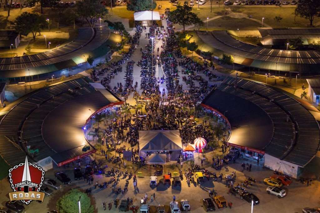 Torre Sobre Rodas com rock internacional