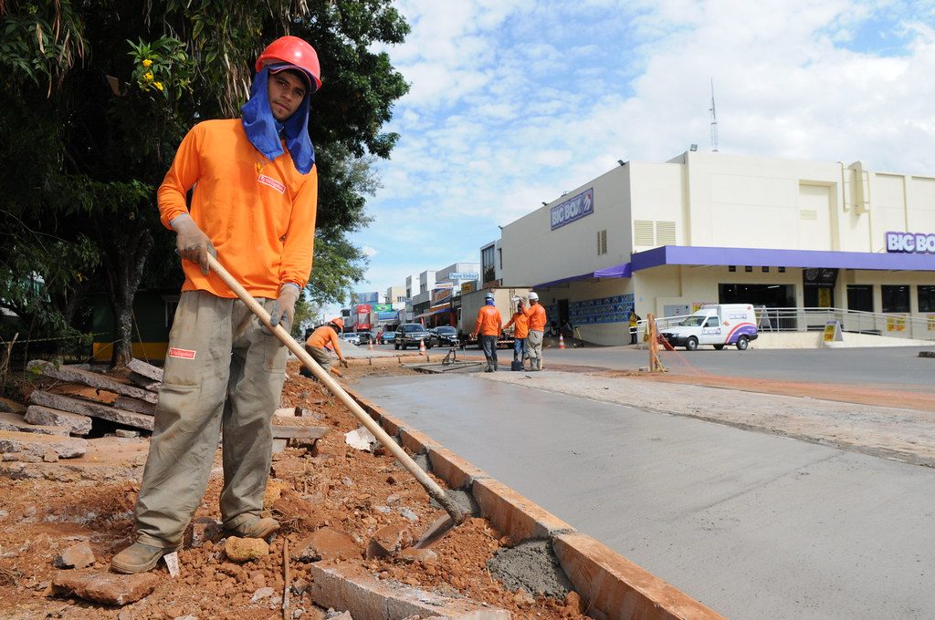 Obras públicas empregam brasilienses
