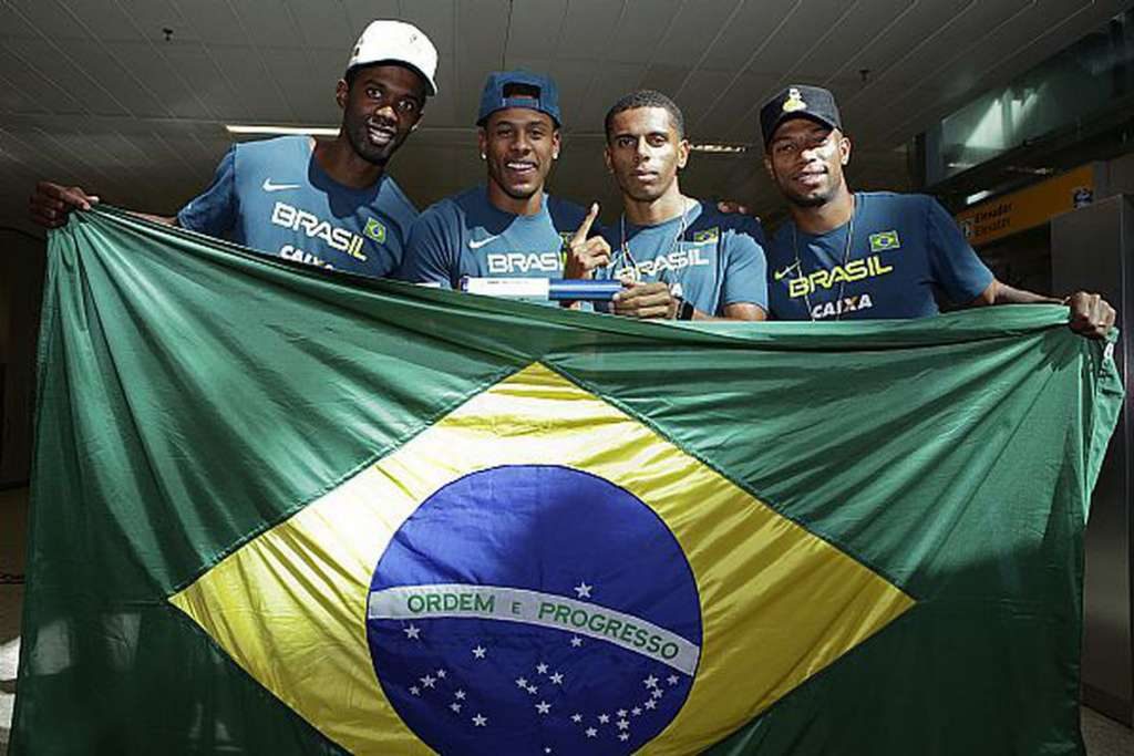 Campeões mundiais do 4x100m são convocados para Universíade