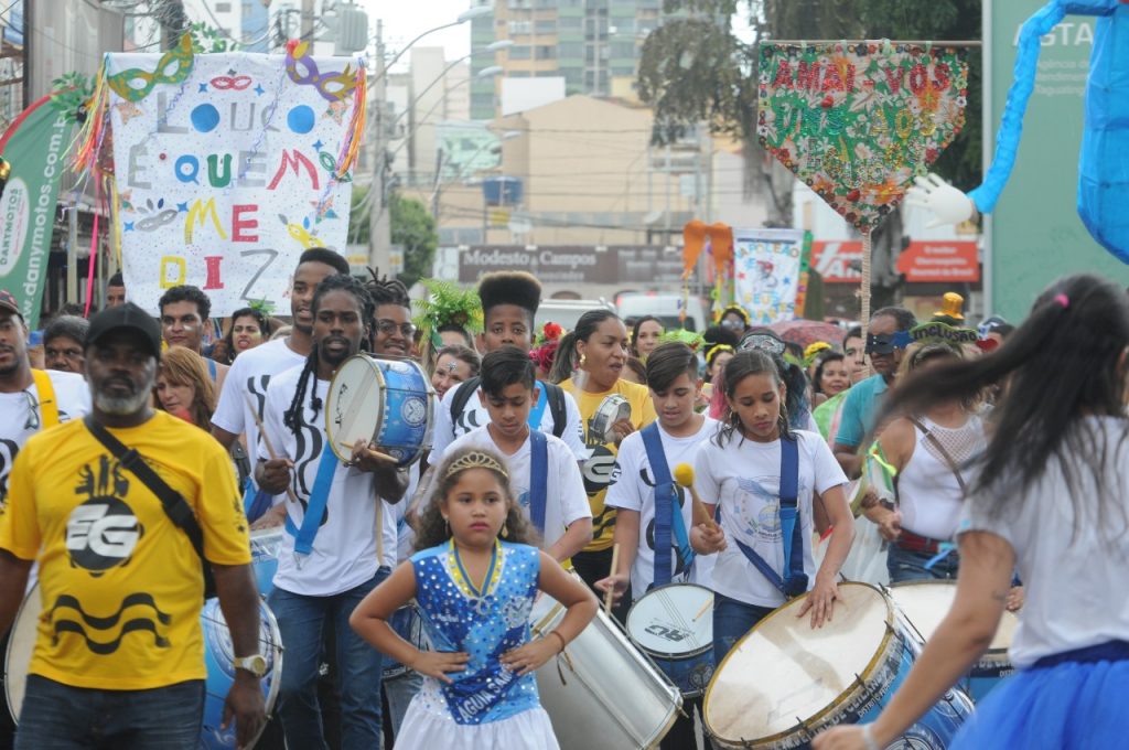Folia em Brasília atrai turistas de blocos de rua e tem bons preços