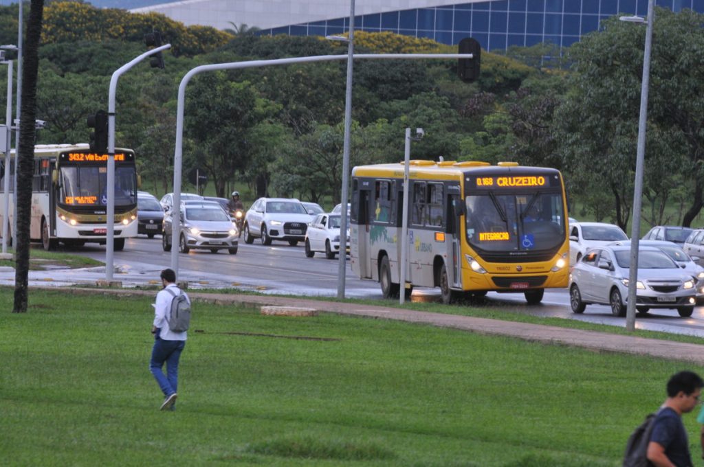 Mais 850 abrigos de ônibus vão ser instalados em todo o DF