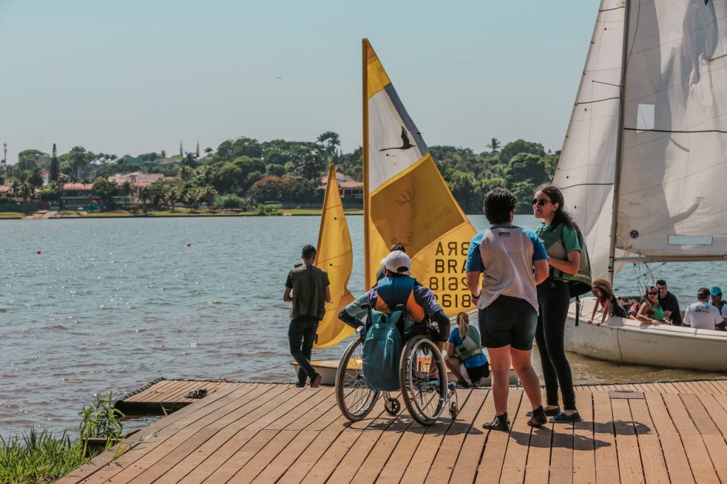 Vela Adaptada participa de regata em comemoração ao aniversário de 60 anos da AABB